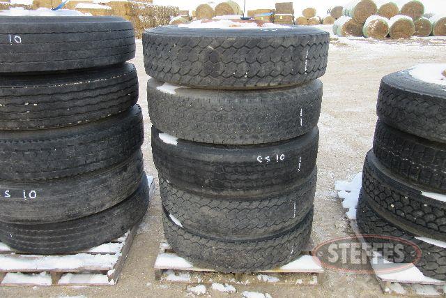 (5) 275-80R24.5 tires on bud rims_0.JPG